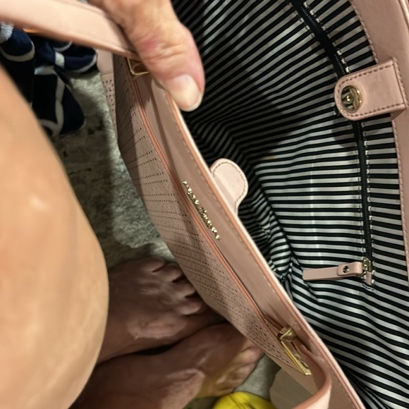 Kate Spade large tote, pink with embossed frontage - Picture 7 of 9